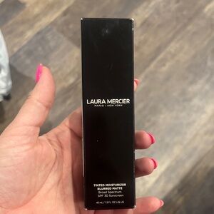 Laura Mercier Tinted Moisturizer Blurred Matte - Black Packaging